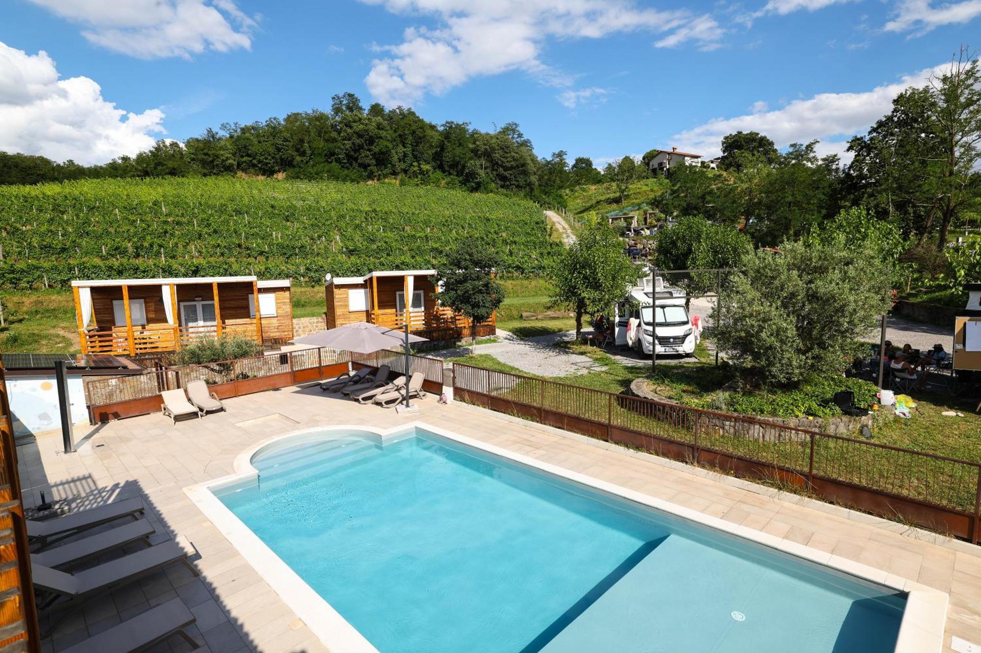 Hotel Saxida Wine Estate Zalosce Esterno foto