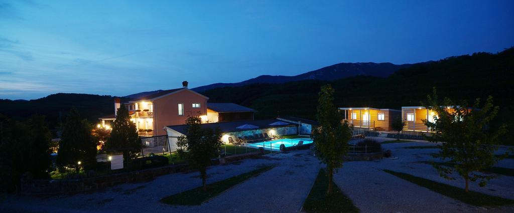Hotel Saxida Wine Estate Zalosce Esterno foto