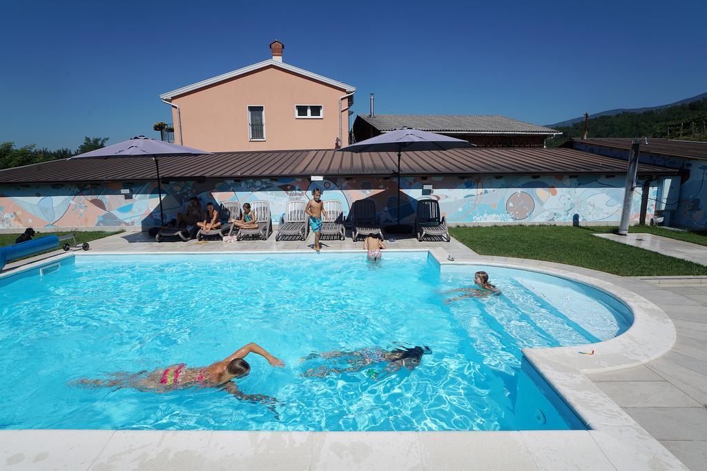 Hotel Saxida Wine Estate Zalosce Esterno foto